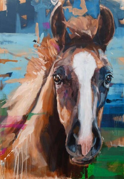 Expressive painting of the foal Betty, a modern horse portrait based on a snapshot, emphasising her curious frontal gaze, distinctive blaze, and a dynamic background.